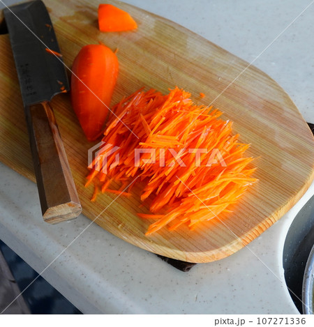 「人参の千切り」 107271336