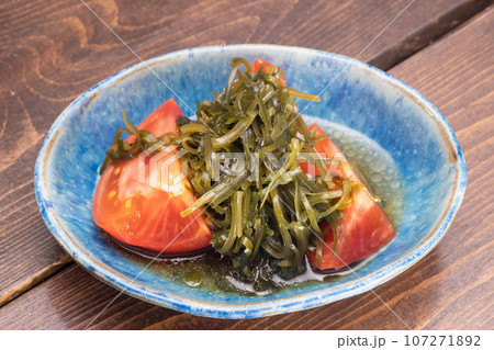 トマトと刺身昆布の健康サラダ。 107271892