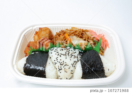 弁当、お弁当、おにぎり、から揚げ、コンビニ弁当、食べ物、容器、ご飯、おかず、日本食、和食、ランチ 弁当、お弁当、おにぎり、から揚げ、コンビニ弁当、食べ物、容器、ご飯、おかず、日本食、和食、ランチ 107271988