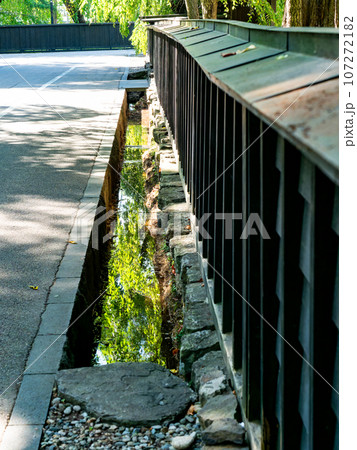趣深い角館の武家屋敷の夏景色 歴史的街並み 趣深い角館の武家屋敷の夏景色 歴史的街並み 107272182