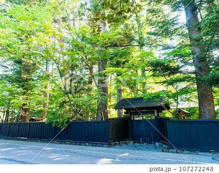 趣深い角館の武家屋敷の夏景色　歴史的街並み 107272248