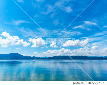 すがすがしい夏の田沢湖の景色 すがすがしい夏の田沢湖の景色 107272493