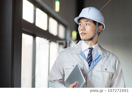 作業着を着た男性 作業着を着た男性 107272891