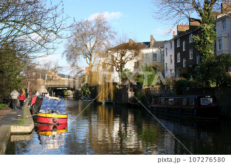 Regent's canal in London Regent's canal in London 107276580