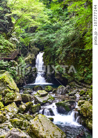 飛騨小阪　巌立峡の三ツ滝 107277144