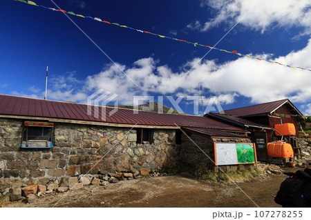 秋の北海道　大雪山　黒岳石室 107278255
