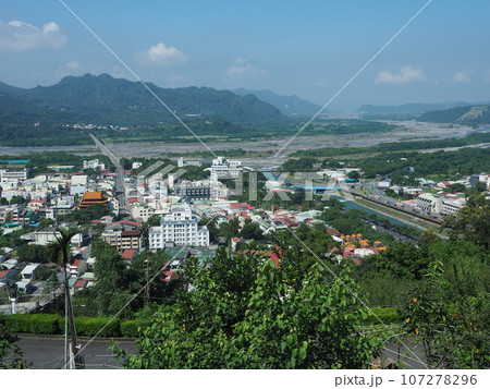 台湾最長の河川・濁水渓の流れ（南投県水里からの展望） 107278296