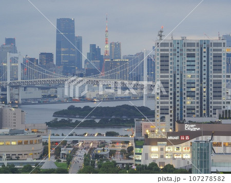 東京都　テレコムセンターから見るお台場景色　9月 107278582
