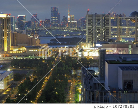東京都　テレコムセンターから見るお台場景色　夜景　9月 107278583