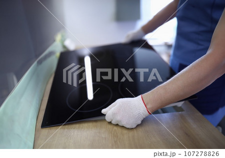 Handyman working in apartment Handyman working in apartment 107278826