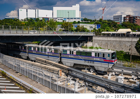 彩都西駅待避線からホームへ向かうモノレール 107278971