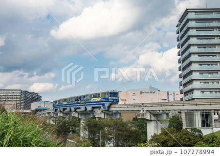大阪モノレール彩都線　彩都西駅へ到着した列車 107278994