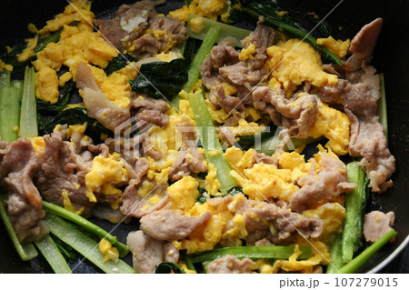 豚肉と小松菜の中華風卵炒め 豚肉と小松菜の中華風卵炒め 107279015