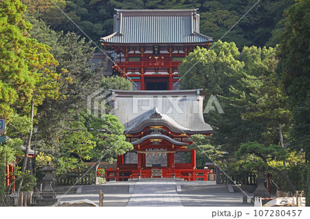鶴岡八幡宮の舞殿と本宮 鶴岡八幡宮の舞殿と本宮 107280457