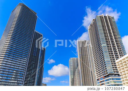 東京 中央区 勝どきの都市風景 立ち並ぶタワーマンション 東京 中央区 勝どきの都市風景 立ち並ぶタワーマンション 107280847