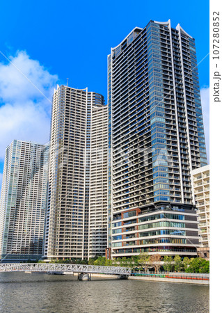 東京 中央区 勝どきの都市風景 立ち並ぶタワーマンション 東京 中央区 勝どきの都市風景 立ち並ぶタワーマンション 107280852