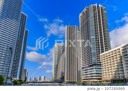 東京 中央区 勝どきの都市風景 立ち並ぶタワーマンション 東京 中央区 勝どきの都市風景 立ち並ぶタワーマンション 107280860