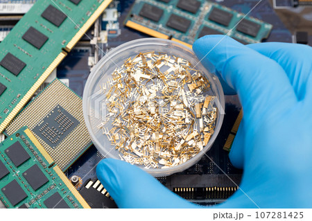 電子機器のプリント基板から資源リサイクルイメージ 電子機器のプリント基板から資源リサイクルイメージ 107281425