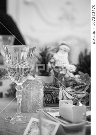 Sweet beautiful dessert cupcake lay on porcelain plate 107283470