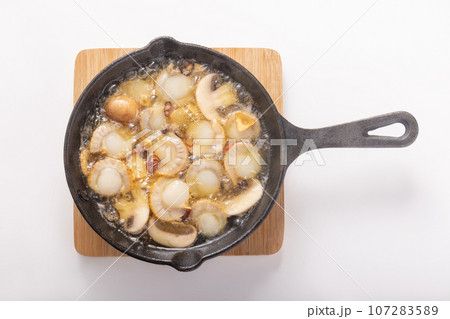 ベビーホタテのアヒージョ 107283589