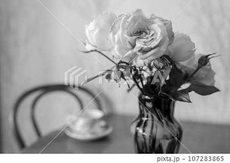 Photography to theme beautiful bouquet roses in vase on wooden table Photography to theme beautiful bouquet roses in vase on wooden table 107283865