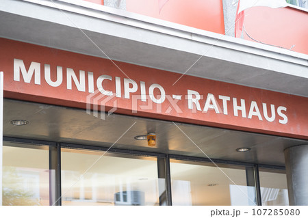 Exterior signage of the City Hall in Italian and German language Exterior signage of the City Hall in Italian and German language 107285080