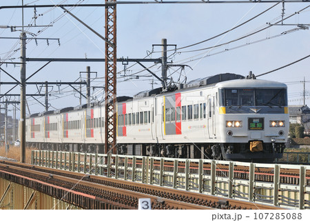 高崎線 本庄ー岡部 JR東日本 185系 OM09編成(大宮) 草津 高崎線 本庄ー岡部 JR東日本 185系 OM09編成(大宮) 草津 107285088