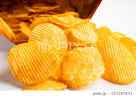 Potato chips, delicious BBQ seasoning spicy for crips, thin slice deep fried snack fast food in open bag. 107287633