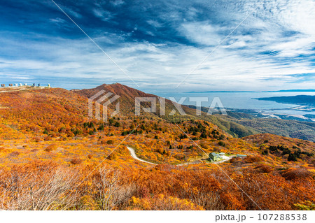 【新潟県･佐渡･紅葉】紅葉を見ながら新潟県を一望しよう 10月 107288538