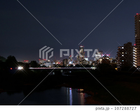広瀬川と仙台中心部の夜景(宮城県仙台市) 広瀬川と仙台中心部の夜景(宮城県仙台市) 107288727