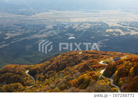 【新潟県･佐渡･紅葉】紅葉を見ながら佐渡を一望しよう 10月 107288772