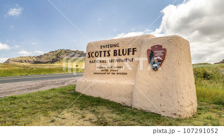 Entrance welcome sign to Scotts Bluff National Monument in Scottsbluff, Nebraska. 107291052