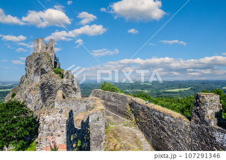 Trosky castle ruins with two towers. Sunny summer day view. Bohemian Paradise, Czech: Cesky raj, Czech Republic 107291346
