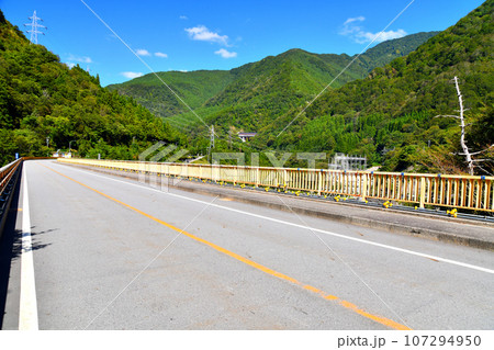 成出橋／庄川 五箇山方面を望む(岐阜県白川村、富山県南砺市)【2023.9】 107294950