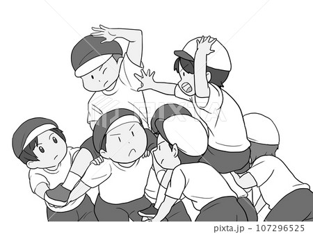 騎馬戦する小学生 グレー 107296525