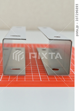 ステンレス　SPV　金具　曲げ加工　穴あけ加工 107296893