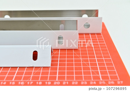 ステンレス　SPV　金具　曲げ加工　穴あけ加工 107296895