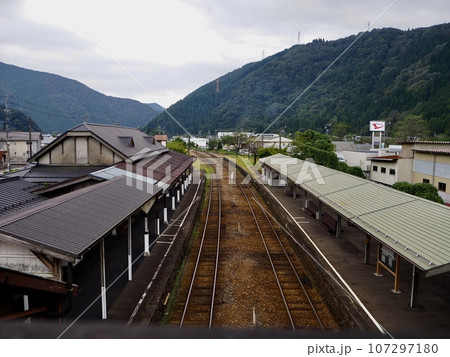 長良川鉄道、郡上八幡駅、郡上おどり、駅舎、跨線橋、ホーム、城下町 長良川鉄道、郡上八幡駅、郡上おどり、駅舎、跨線橋、ホーム、城下町 107297180