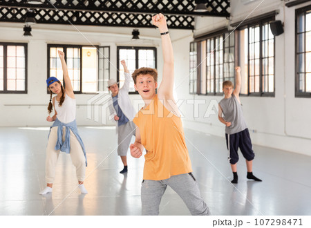 Team of young dancers training moves Team of young dancers training moves 107298471