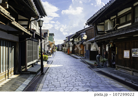 高岡 金屋町 千本格子の家並み 富山県高岡市 高岡 金屋町 千本格子の家並み 富山県高岡市 107299022