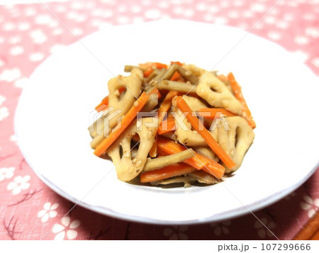 根菜（ゴボウ　人参　レンコン）のキンピラ 107299666