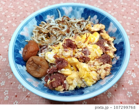 家庭の丼もの しらす丼 コンビーフたまご丼 家庭の丼もの しらす丼 コンビーフたまご丼 107299768