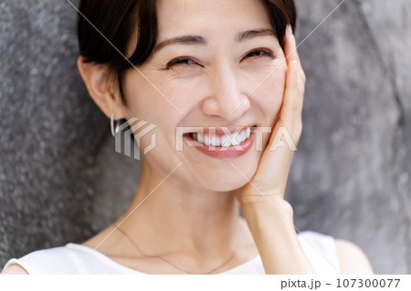 ビューティー　女性　美白 107300077