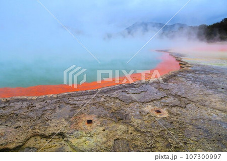 ワイオタプ・サーマル・ワンダーランドのシャンパン・プール ワイオタプ・サーマル・ワンダーランドのシャンパン・プール 107300997