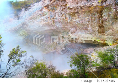 ワイオタプ・サーマル・ワンダーランドのクレーター ワイオタプ・サーマル・ワンダーランドのクレーター 107301403