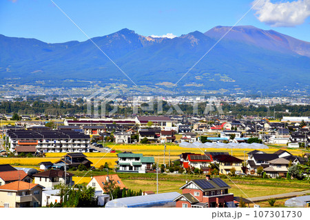 佐久平駅周辺、浅間山方面を望む(長野県佐久市)【2023.9】 佐久平駅周辺、浅間山方面を望む(長野県佐久市)【2023.9】 107301730