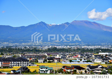 佐久平駅周辺、浅間山方面を望む(長野県佐久市)【2023.9】 佐久平駅周辺、浅間山方面を望む(長野県佐久市)【2023.9】 107301731