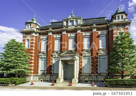 高岡 山町筋の町並み 旧高岡共立銀行本店 富山県高岡市 高岡 山町筋の町並み 旧高岡共立銀行本店 富山県高岡市 107301951