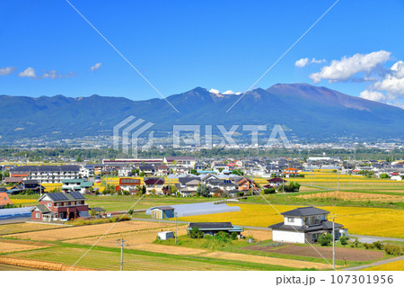 佐久平駅周辺、浅間山方面を望む(長野県佐久市)【2023.9】 107301956