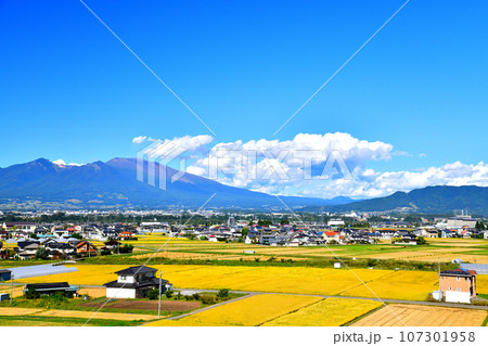 佐久平駅周辺、浅間山方面を望む(長野県佐久市)【2023.9】 107301958